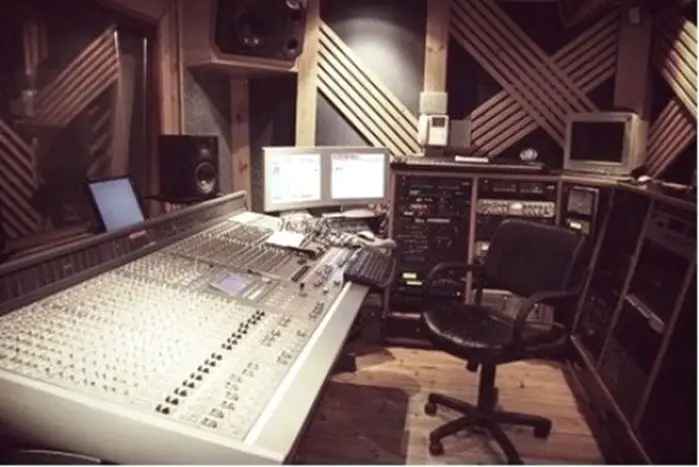 What Basic Equipment is Needed for a Recording Studio? - IPR