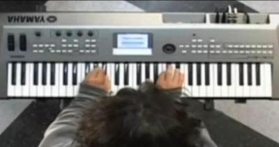 Yamaha MM8 synthesizer