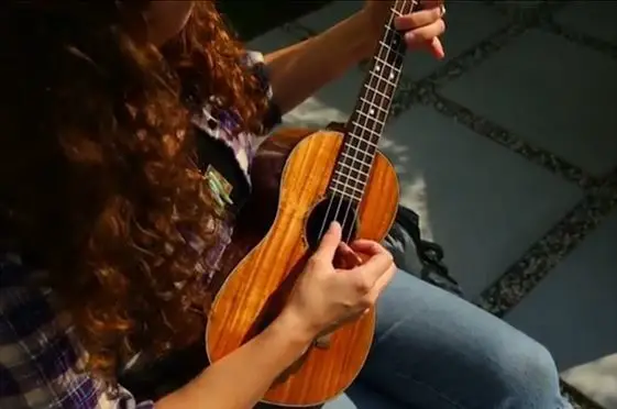baritone ukulele