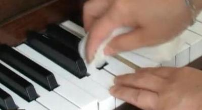 how to clean piano key