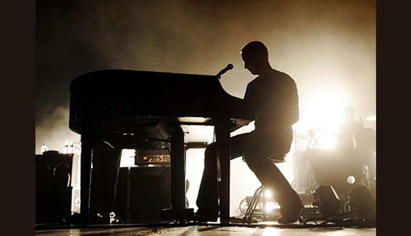 sing and play piano
